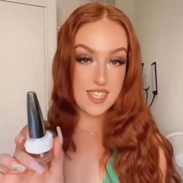 red head, red hair, diy lip gloss, pottle, zero waste containers